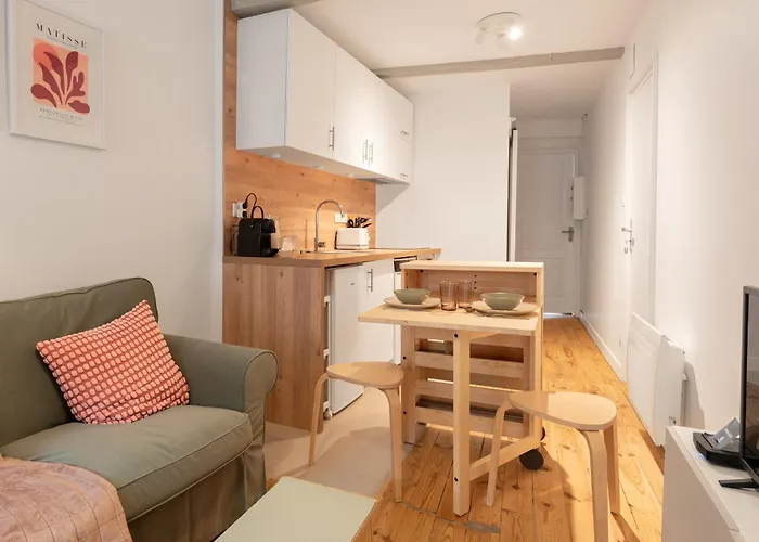 Relais De La Gare - Traversant Et Calme *