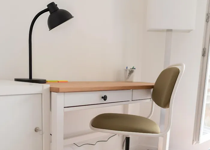 Relais De La Gare - Traversant Et Calme *